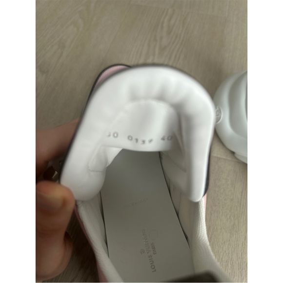 💯NWOT LV Archlight sneakers popular color-way! Perfect for Spring/Summer 🌷😎 - Picture 4 of 5